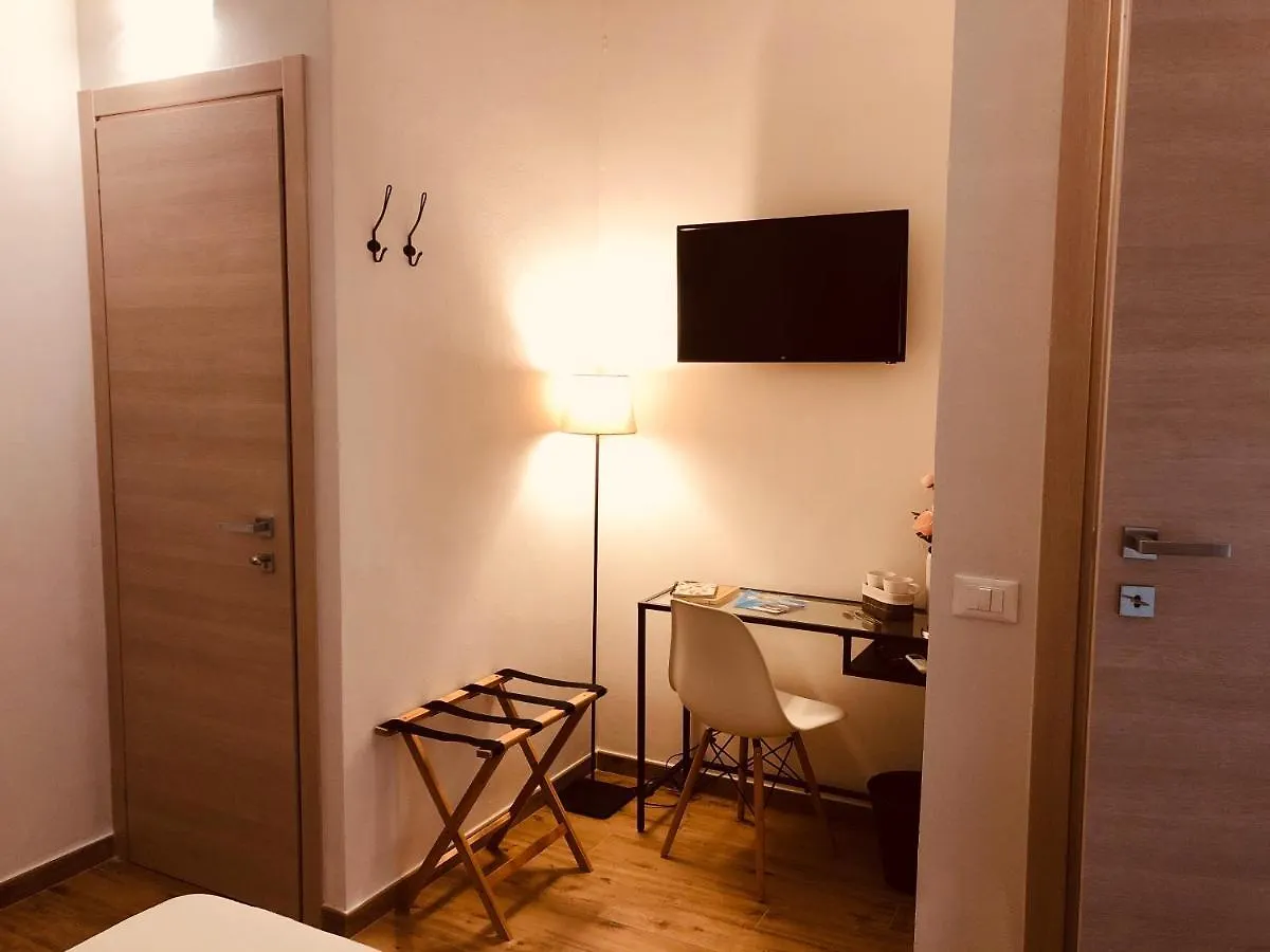 Camere Marga La Spezia 0*,